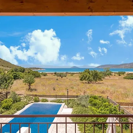 Seaside Aqua Bliss & Serenity With Private Pool Willa